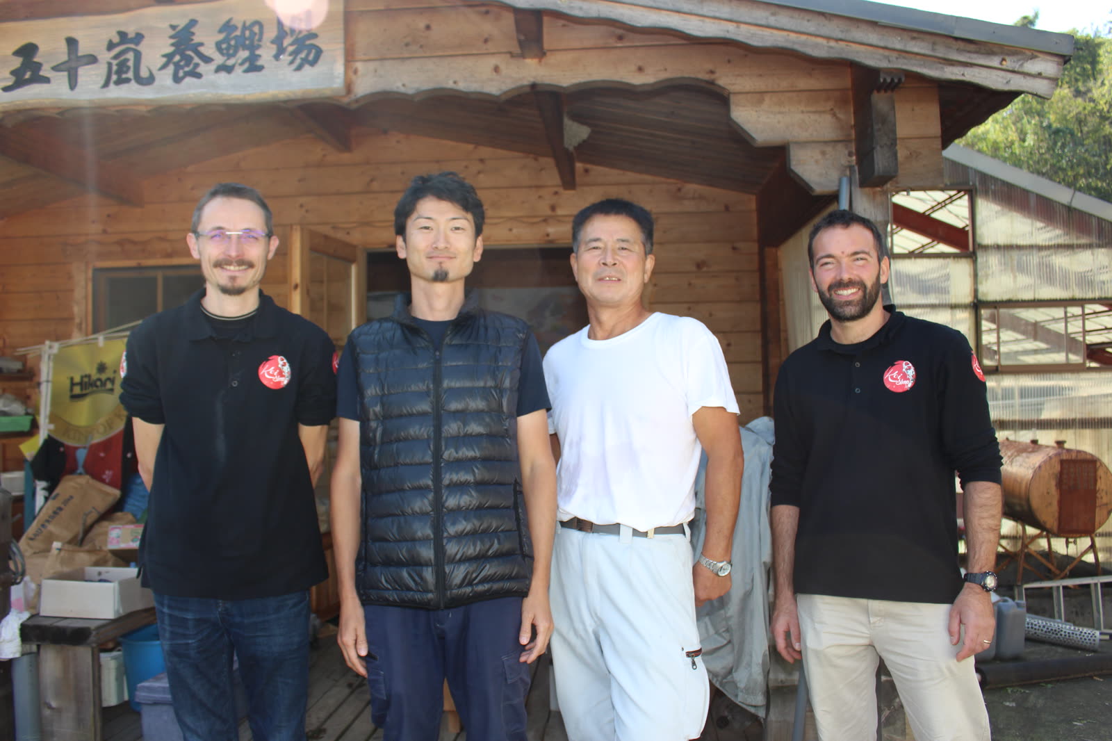 Photo avec nos dealers de Goshiki